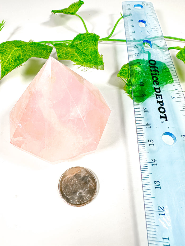 Rose Quartz Gem Cut Diamond (32W)