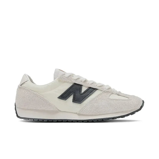 471 v1 'Linen Angora Black'