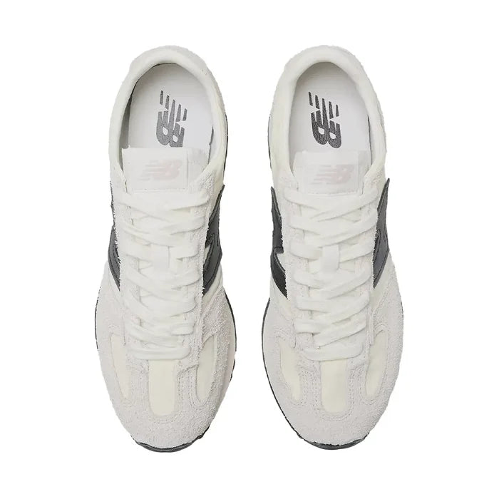 471 v1 'Linen Angora Black'