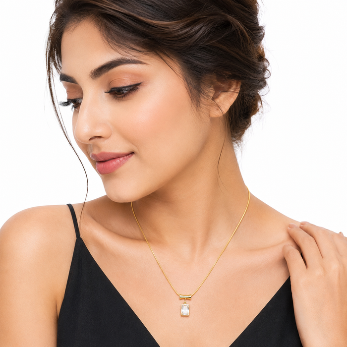 Elegant Gold Pendant Necklace