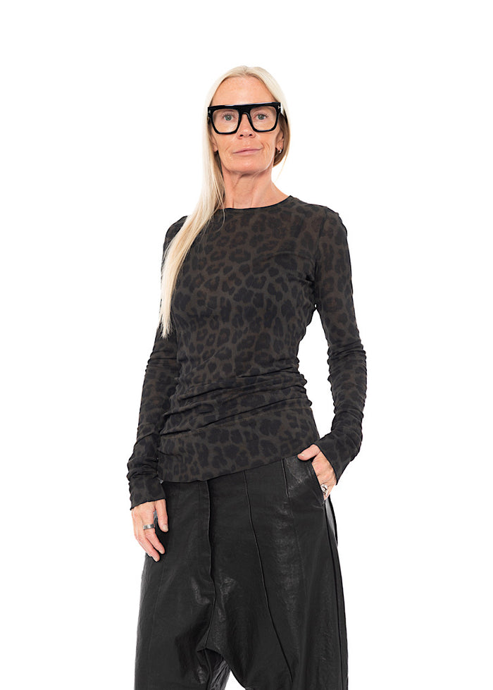FITTED LEOPARD PRINT RIB T-SHIRT