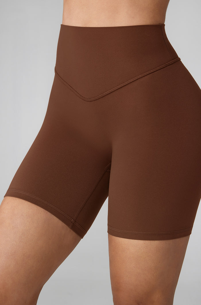 Women's Hugcurve No Front Seam Biker Shorts 6" Mocha Cocoa