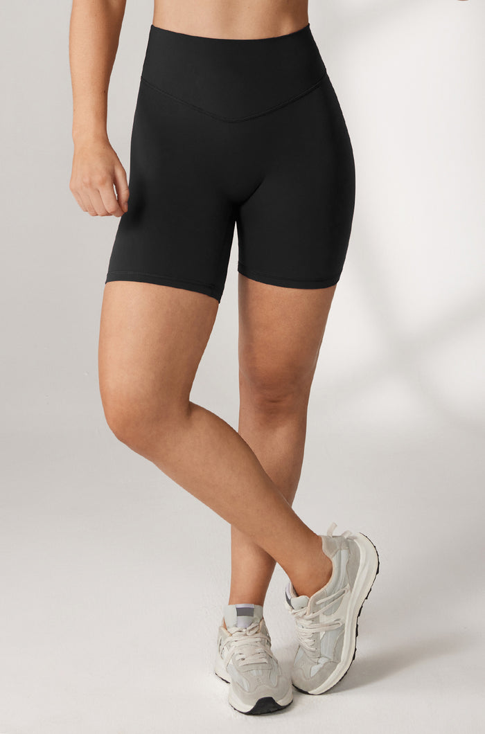 Women's Hugcurve No Front Seam Biker Shorts 6" Black