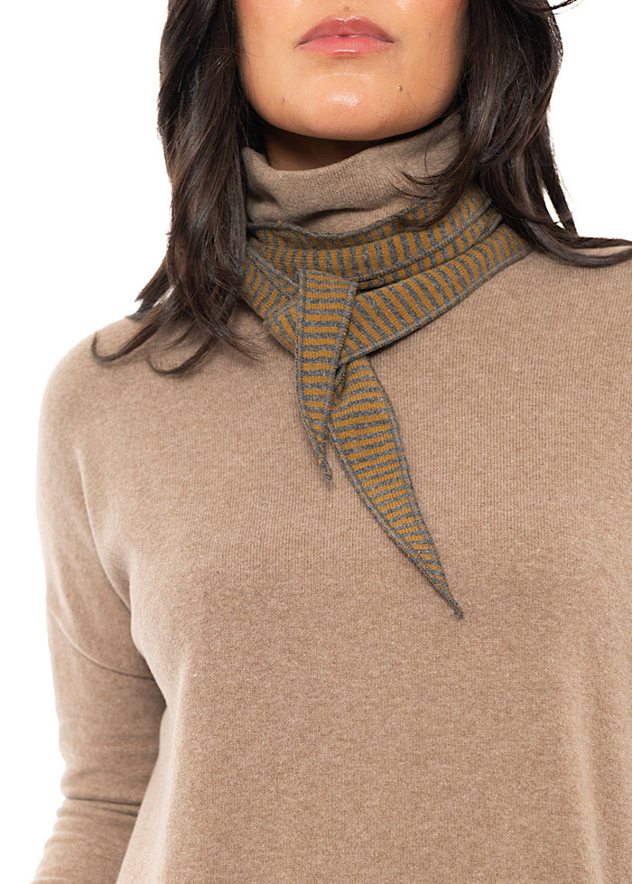 KNITTED ROSE NECKERCHIEF