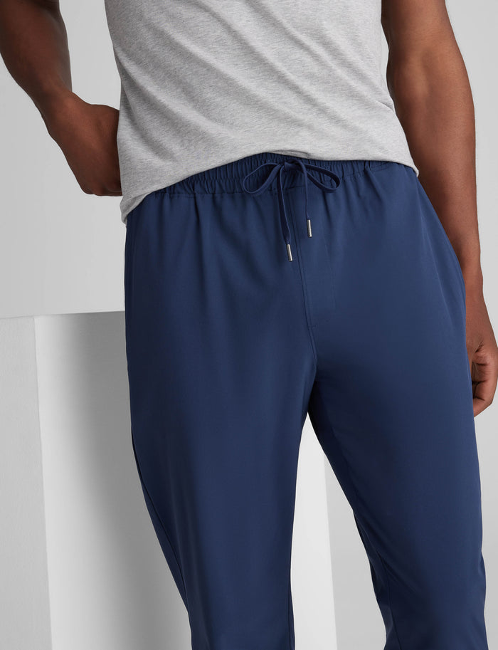 Luxe Traveler Woven Pant::Dress Blues
