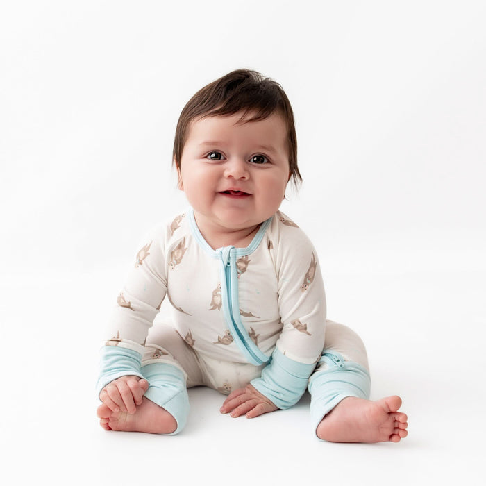 Otter print bamboo romper for babies, back view
