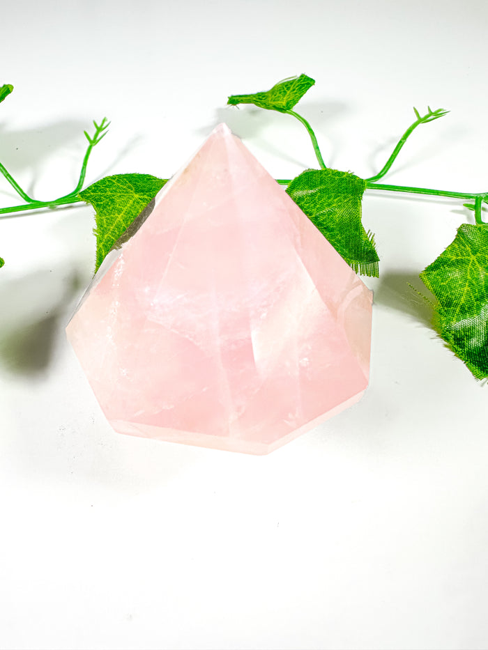 Rose Quartz Gem Cut Diamond (32W)