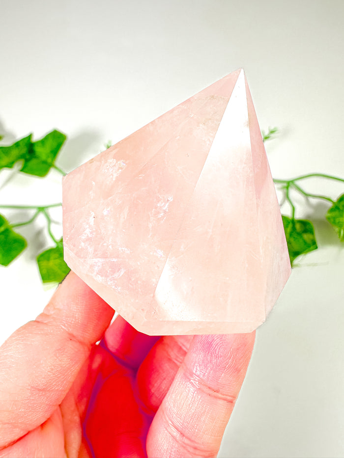 Rose Quartz Gem Cut Diamond (32W)