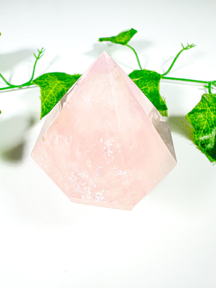 Rose Quartz Gem Cut Diamond (32W)