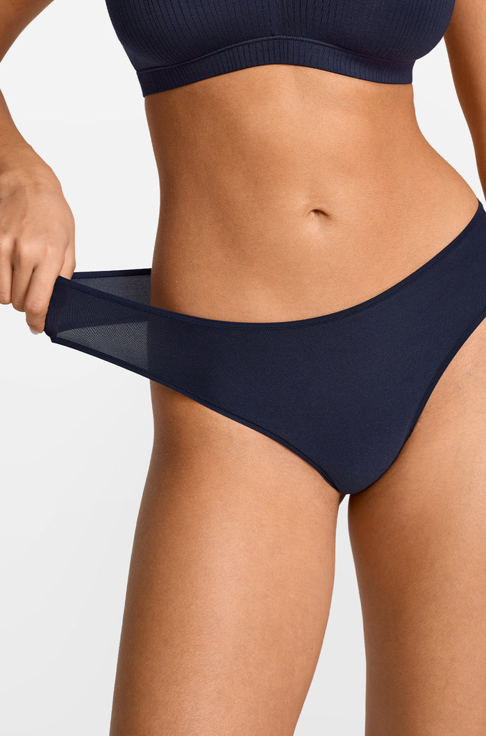 Women's Stretchy Low Rise Thongs 3 Pack Chic 08 (3pack)