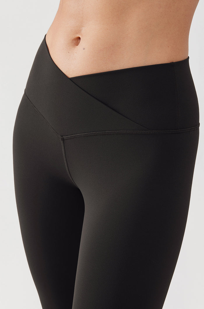 V Cross Waist Flare Leggings 31''