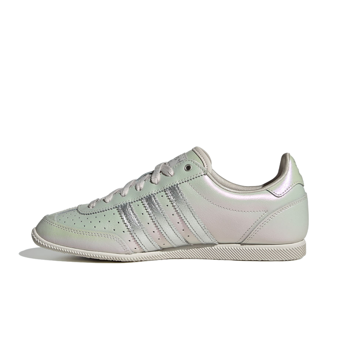 W Japan 'Grey One Chalk Pearl'