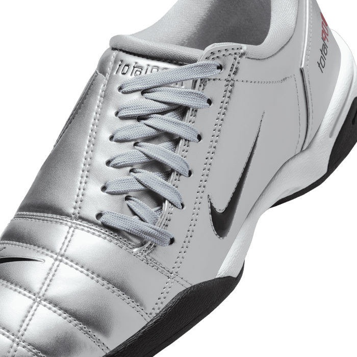 W Total 90 'Metallic Silver Red'