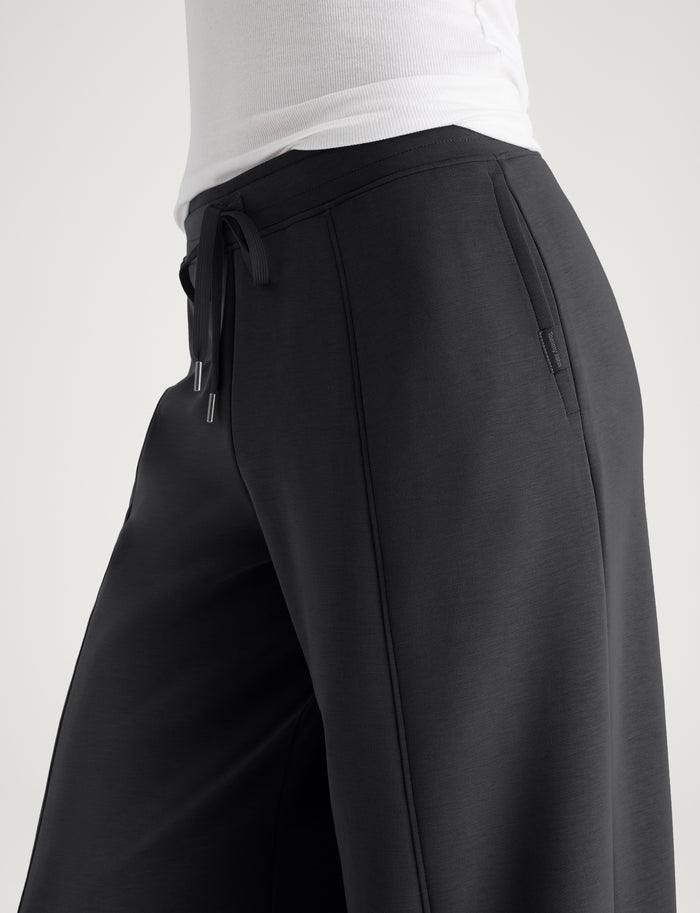 Women's Luxe Traveler Knit Pant::Black