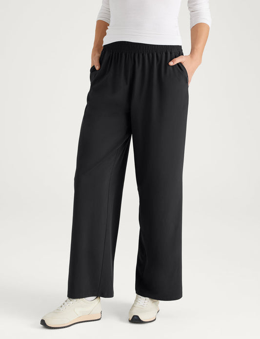 Women's Luxe Traveler Woven Pant::Black